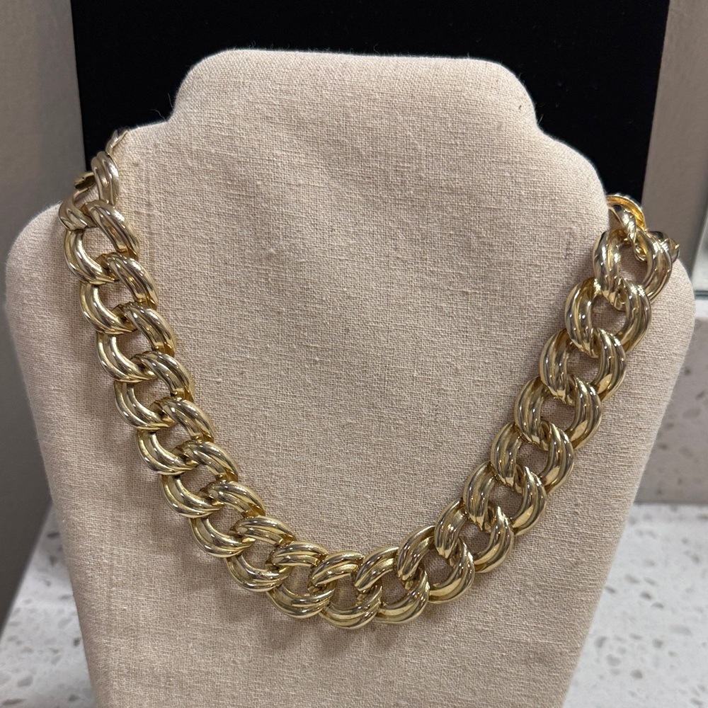 Elegant Goldtone Chain link Necklace 17” choker‎ stylish accessory neutral glam